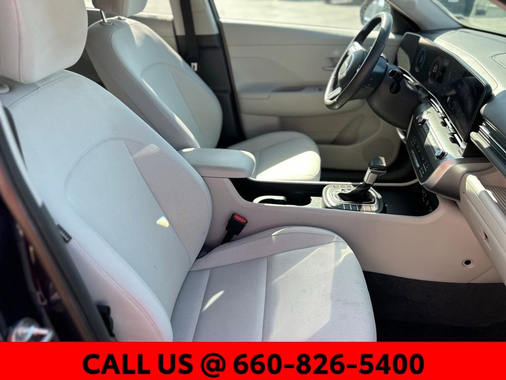 Used 2025 Hyundai Kona SEL image 4