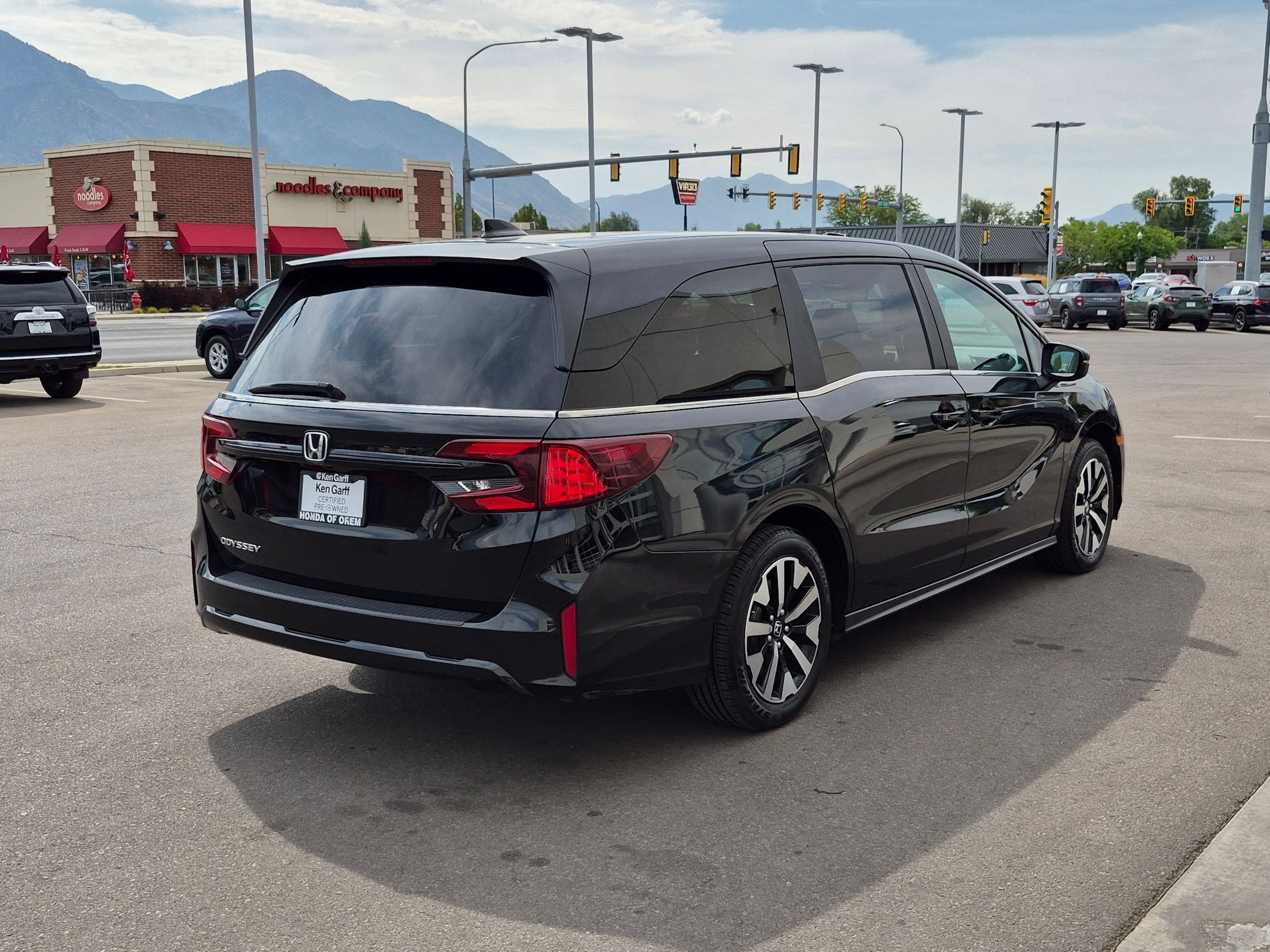 Used 2025 Honda Odyssey EX-L image 3