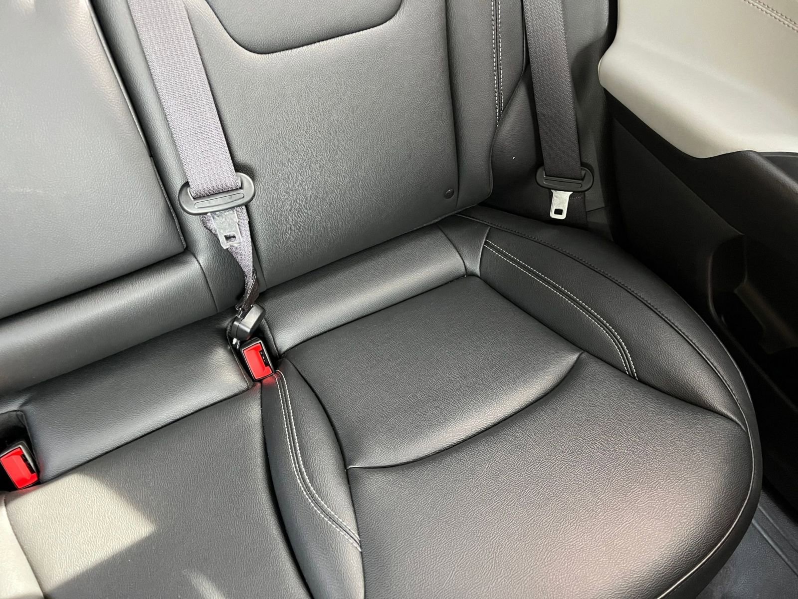 Used 2025 Jeep Compass Limited image 37