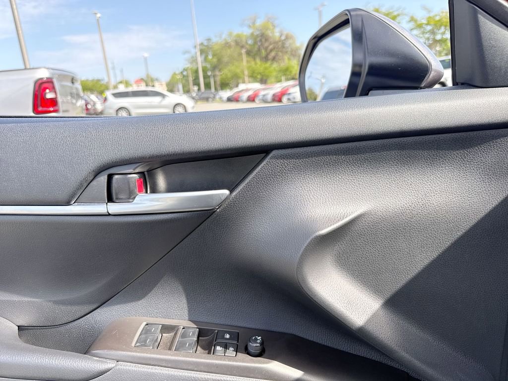 Used 2024 Toyota Camry SE w/ Convenience Package image 12