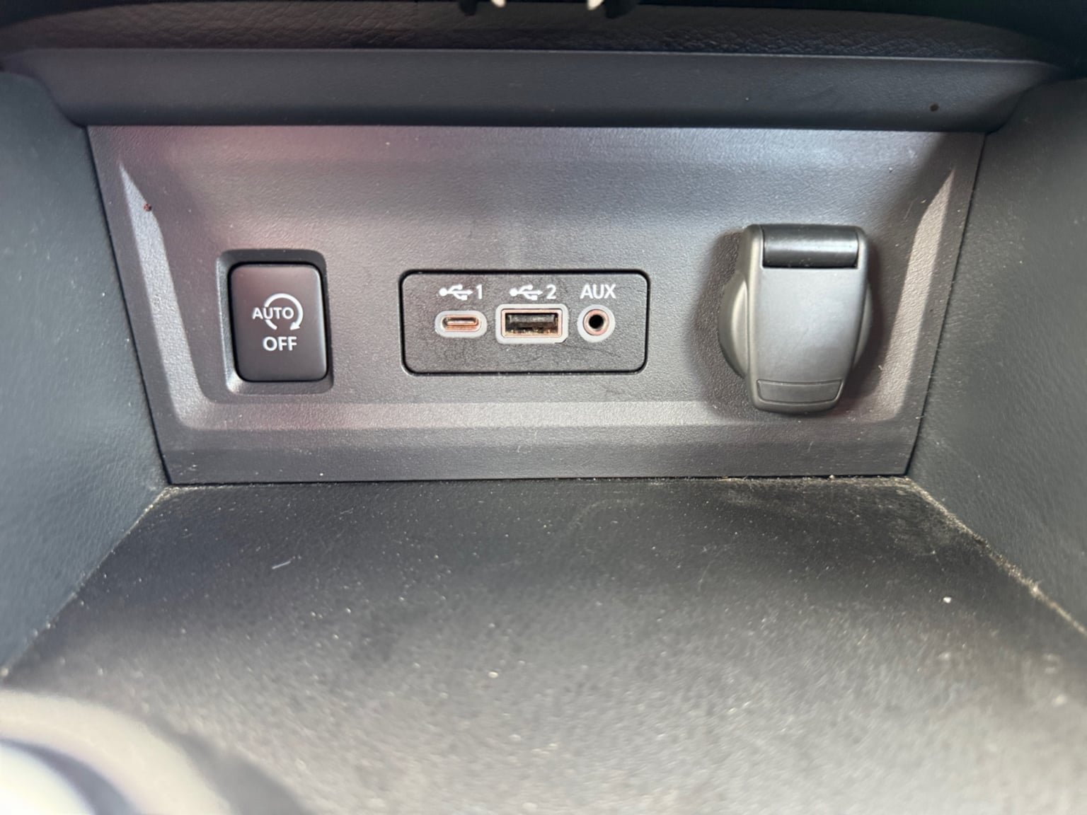 Used 2025 Nissan Sentra SR w/ Midnight Edition FWD image 25