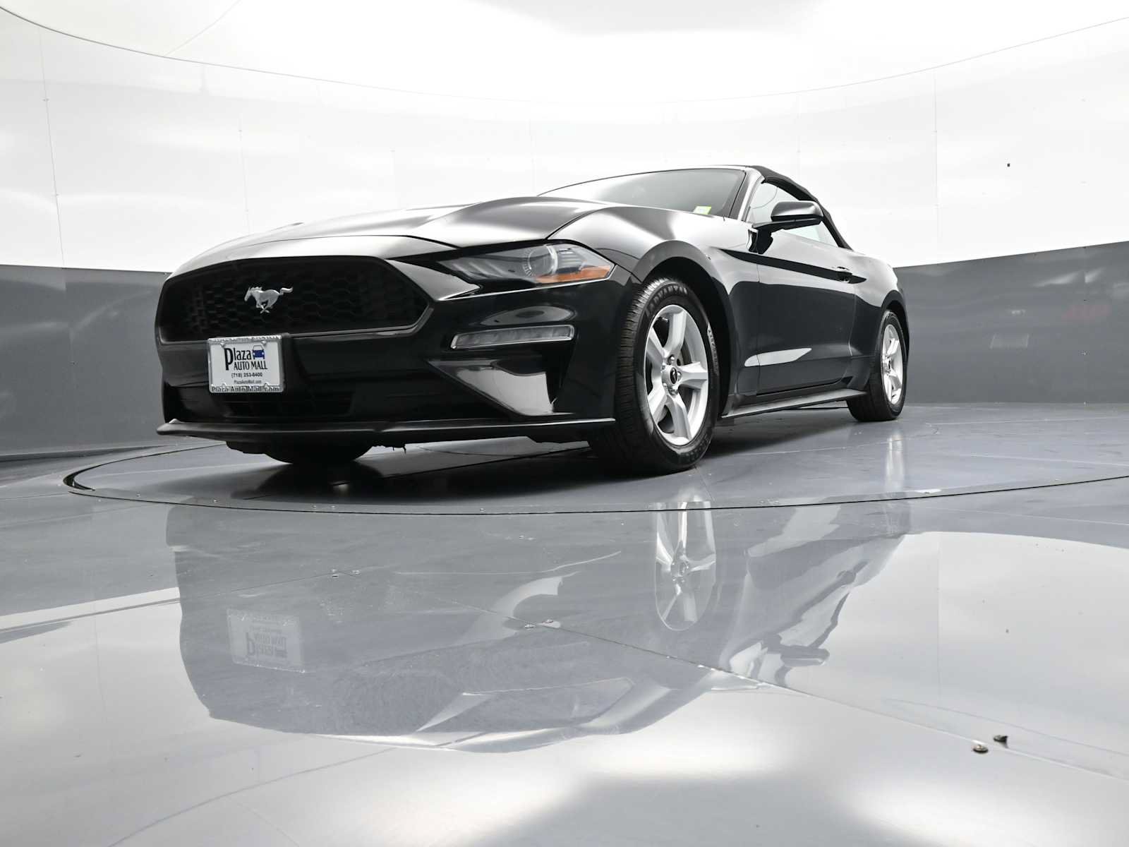 Used 2019 Ford Mustang Convertible RWD image 27