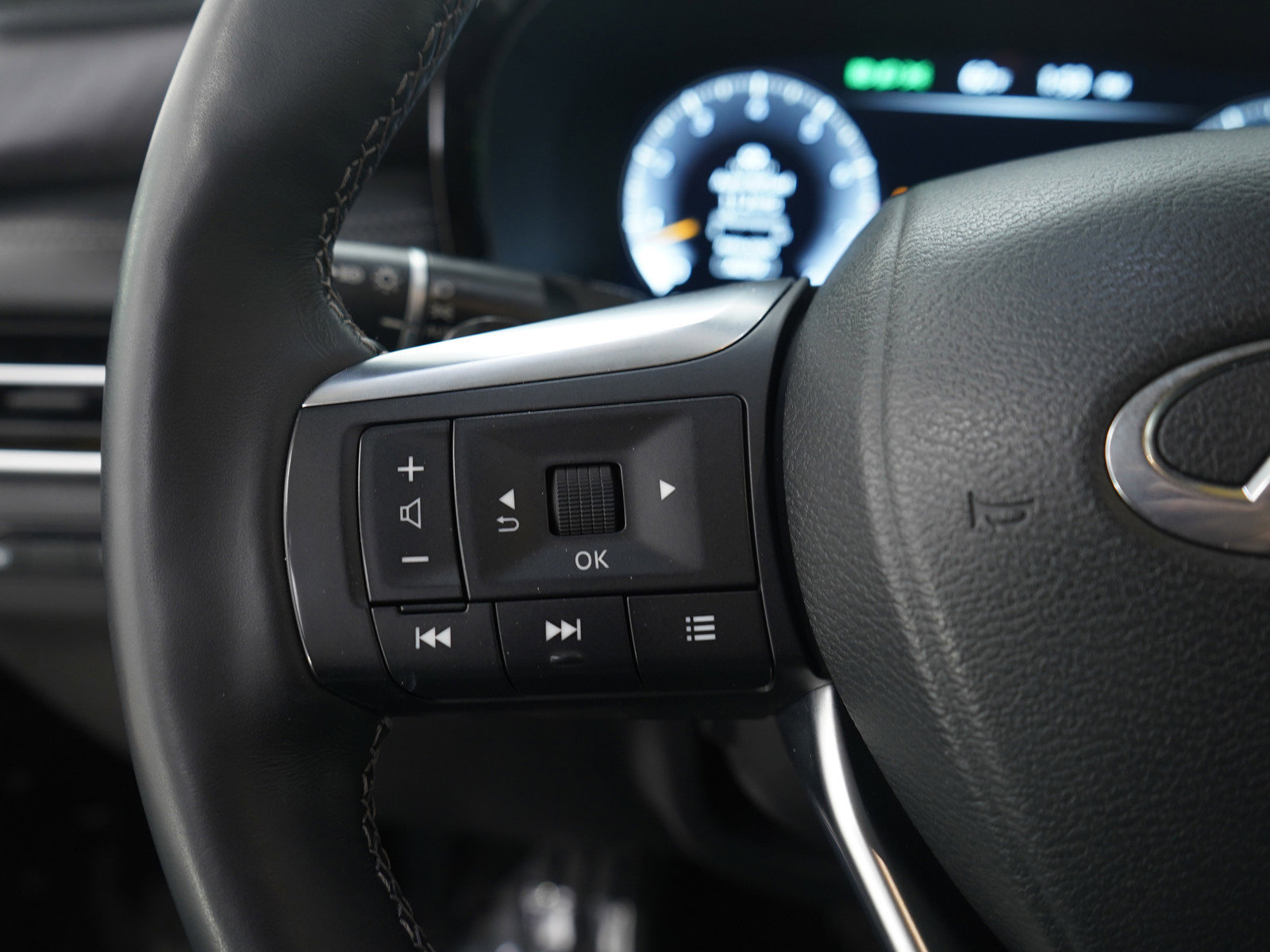 Used 2024 INFINITI QX60 Sensory image 31