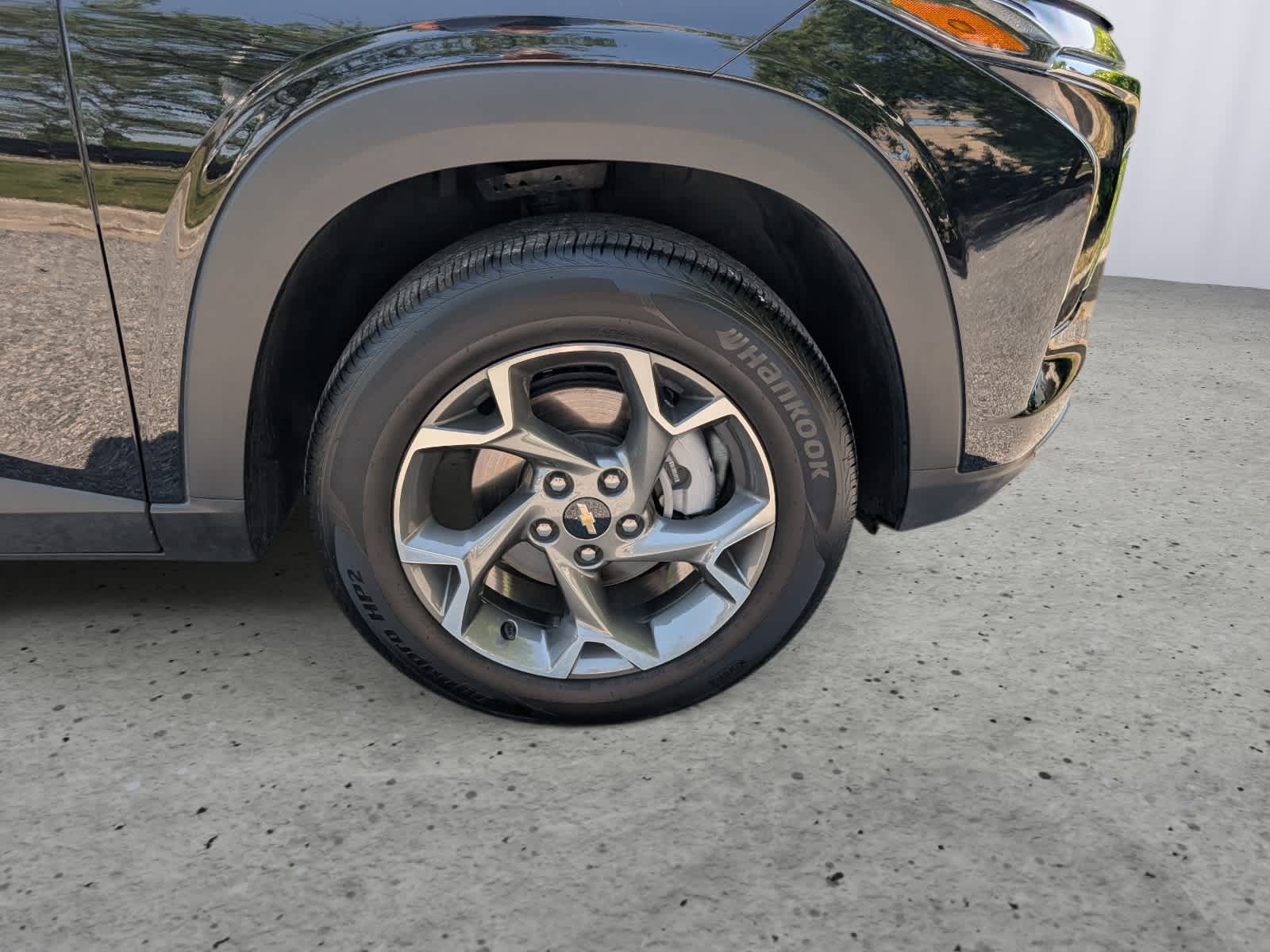 Certified 2025 Chevrolet Trax LT w/ Driver Confidence Package FWD image 9