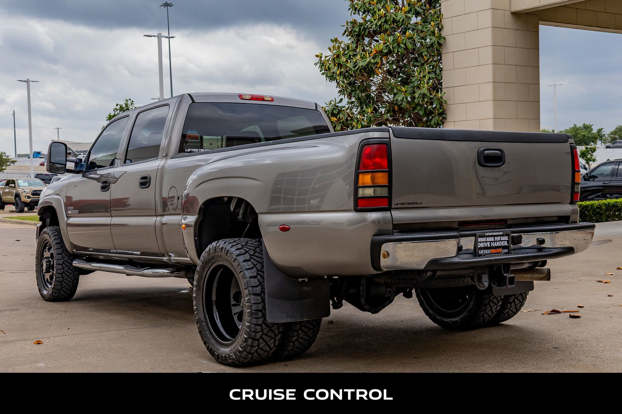 Used 2007 GMC Sierra 3500 SLT w/ Heavy-Duty Power Package image 7