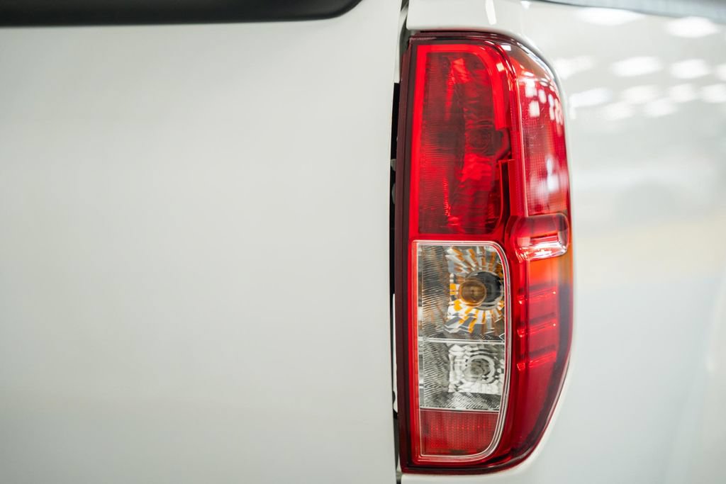 Used 2021 Nissan Frontier SV RWD image 9