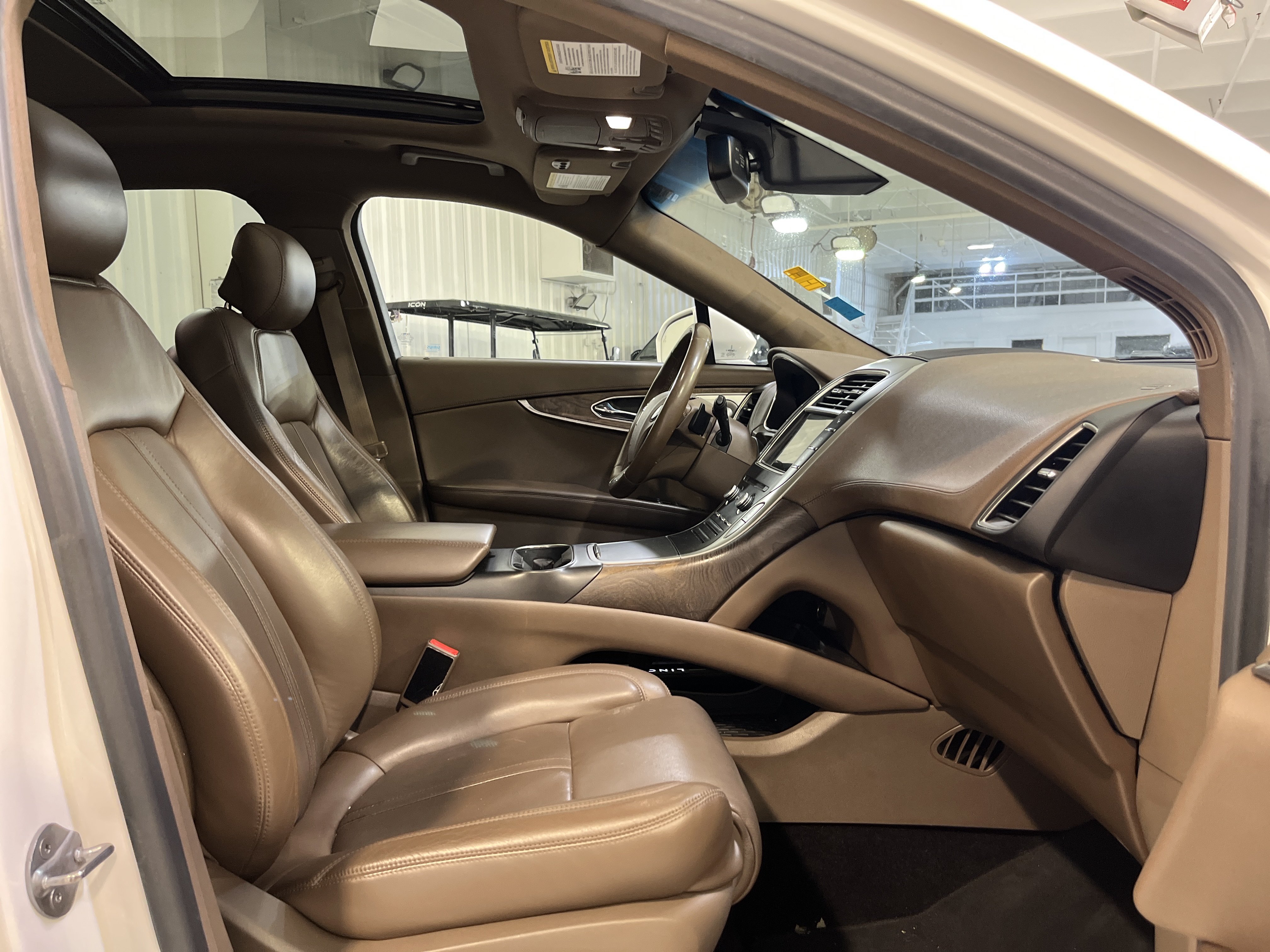 Used 2016 Lincoln MKX Reserve w/ Luxury Package AWD/4WD image 17