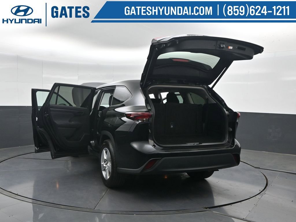 Used 2025 Toyota Highlander LE FWD image 59