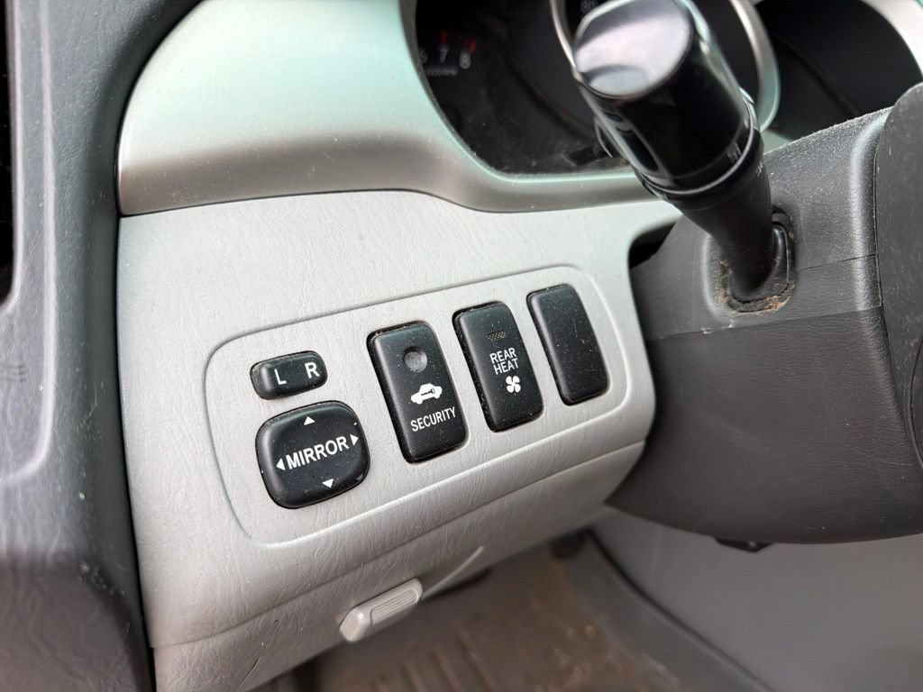 Used 2005 Toyota Highlander Limited w/ Leather Trim Pkg AWD/4WD image 16