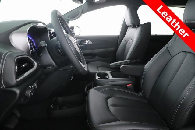 New 2026 Chrysler Pacifica Select image 16