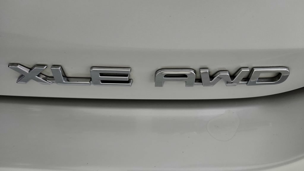 Used 2023 Toyota Highlander XLE AWD/4WD image 14