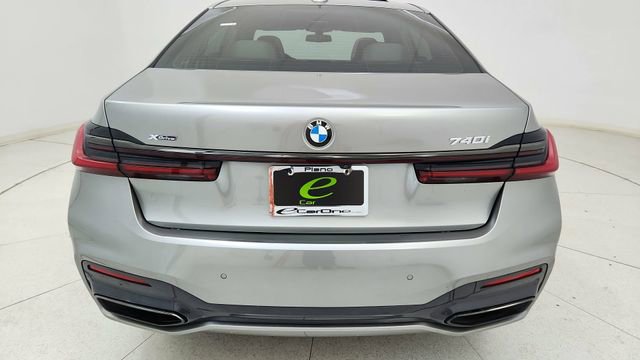 Used 2022 BMW 740i xDrive w/ M Sport Package image 12