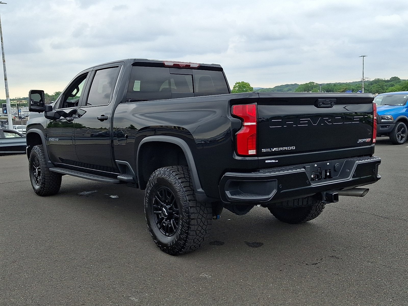 Used 2025 Chevrolet Silverado 2500 ZR2 w/ Technology Package AWD/4WD image 4