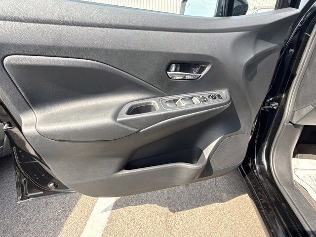 Used 2025 Nissan Versa SV FWD image 13