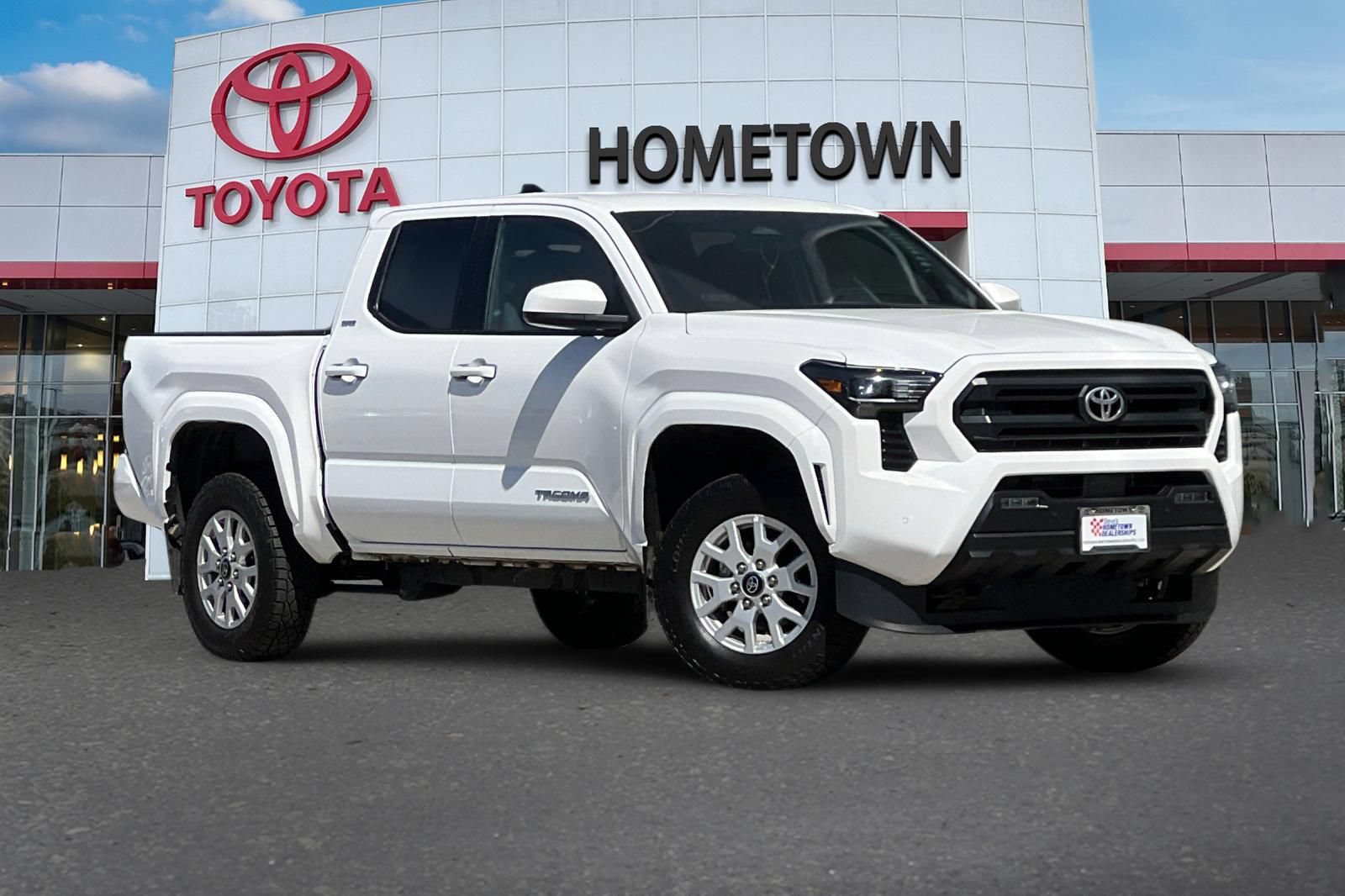 Certified 2024 Toyota Tacoma SR5 AWD/4WD image 2