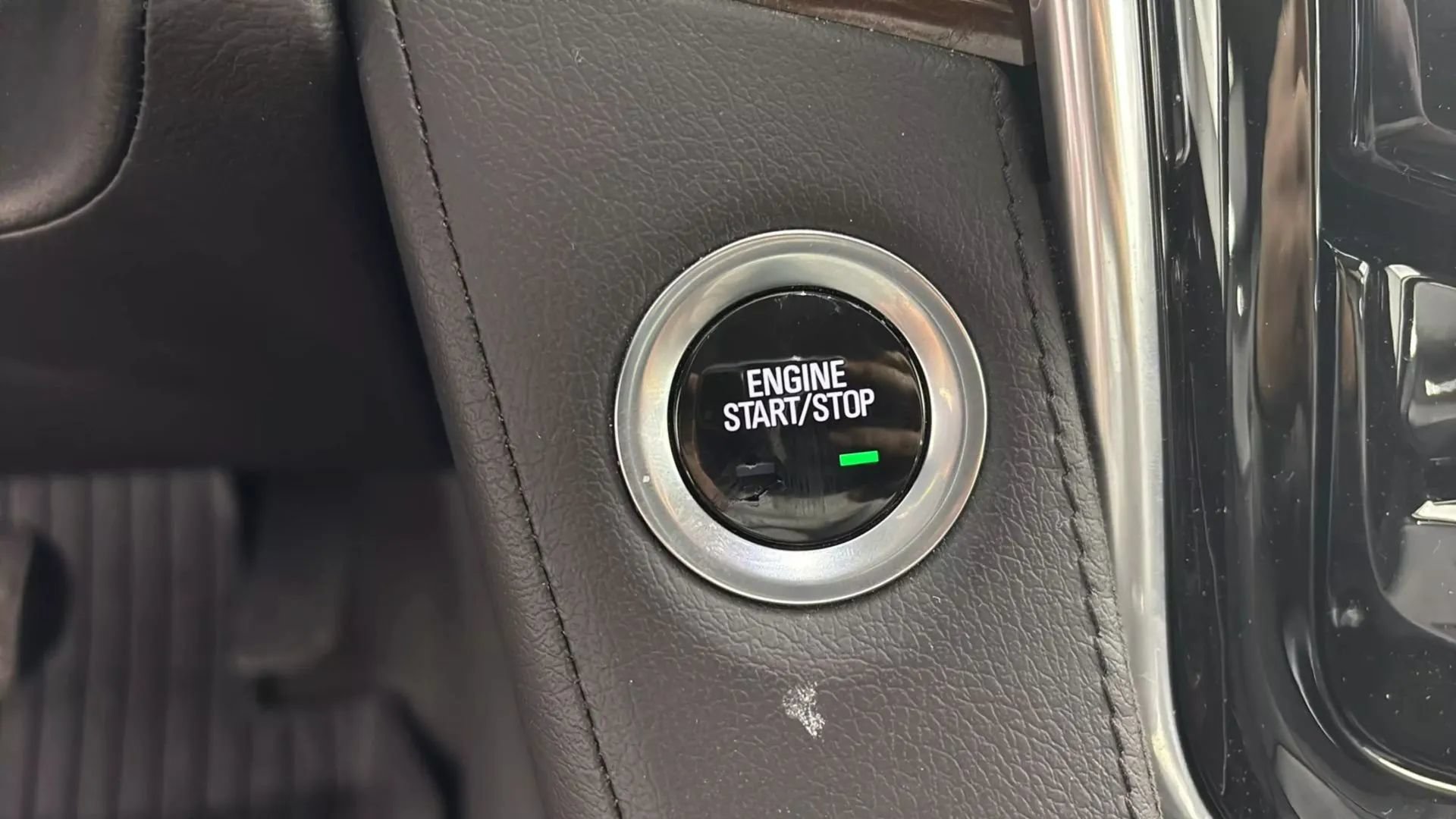 Used 2020 Cadillac Escalade Premium Luxury w/ LPO, Radiant Package AWD/4WD image 20