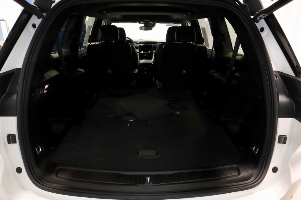 Used 2023 Jeep Grand Cherokee L Laredo AWD/4WD image 14