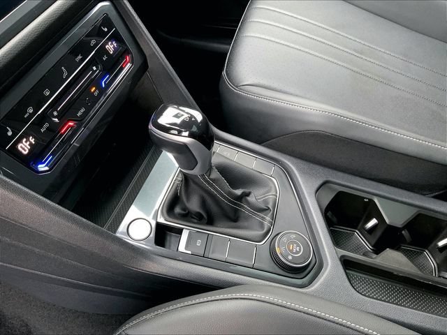 Used 2023 Volkswagen Tiguan SE w/ Panoramic Sunroof Package AWD/4WD image 16