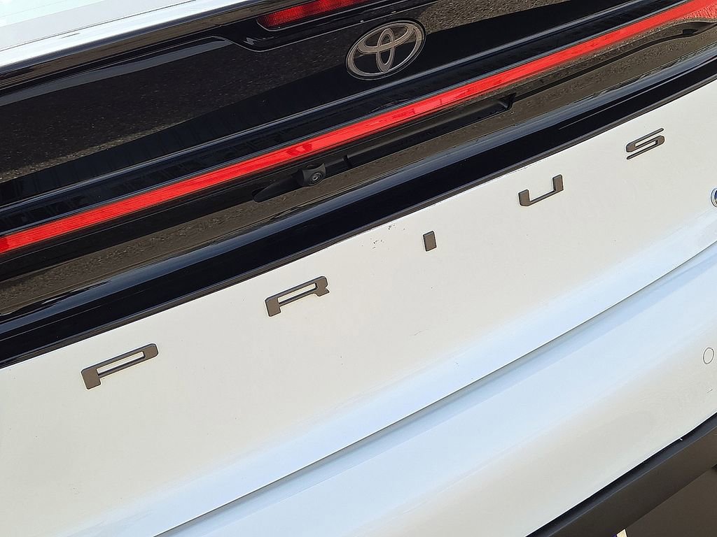 Used 2025 Toyota Prius LE image 14