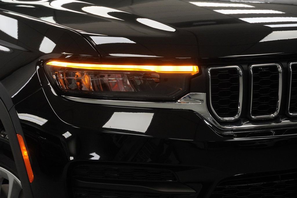 New 2026 Jeep Grand Cherokee Laredo X AWD/4WD image 5