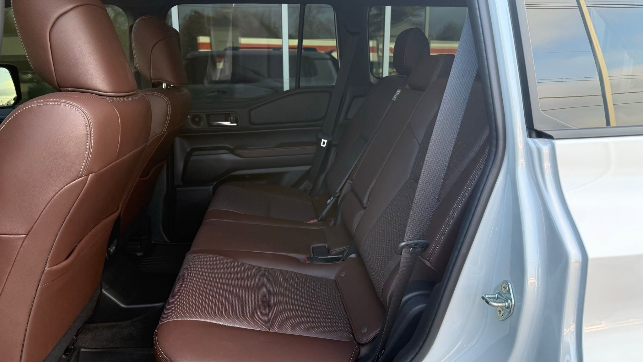 Used 2025 Toyota Land Cruiser image 28