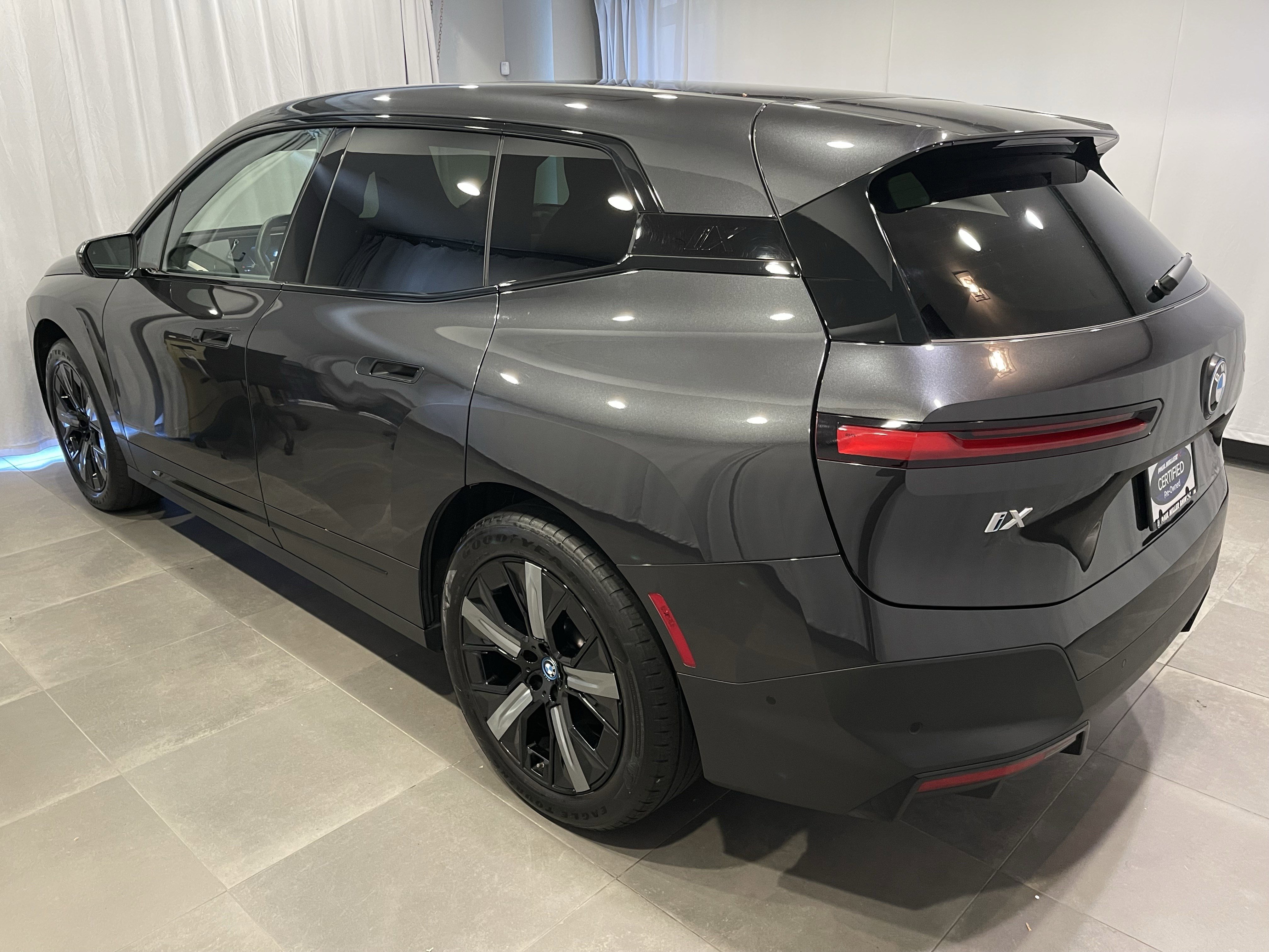 Certified 2024 BMW iX xDrive50 w/ Premium Package AWD/4WD image 4