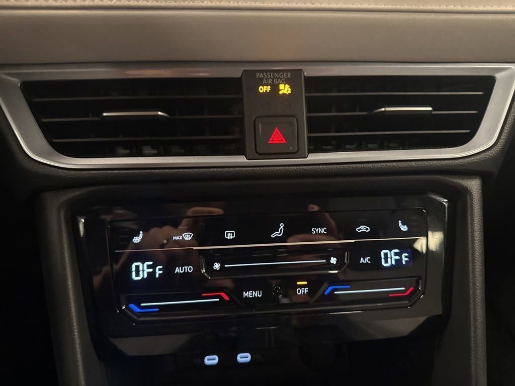 Used 2025 Volkswagen Taos SE image 26