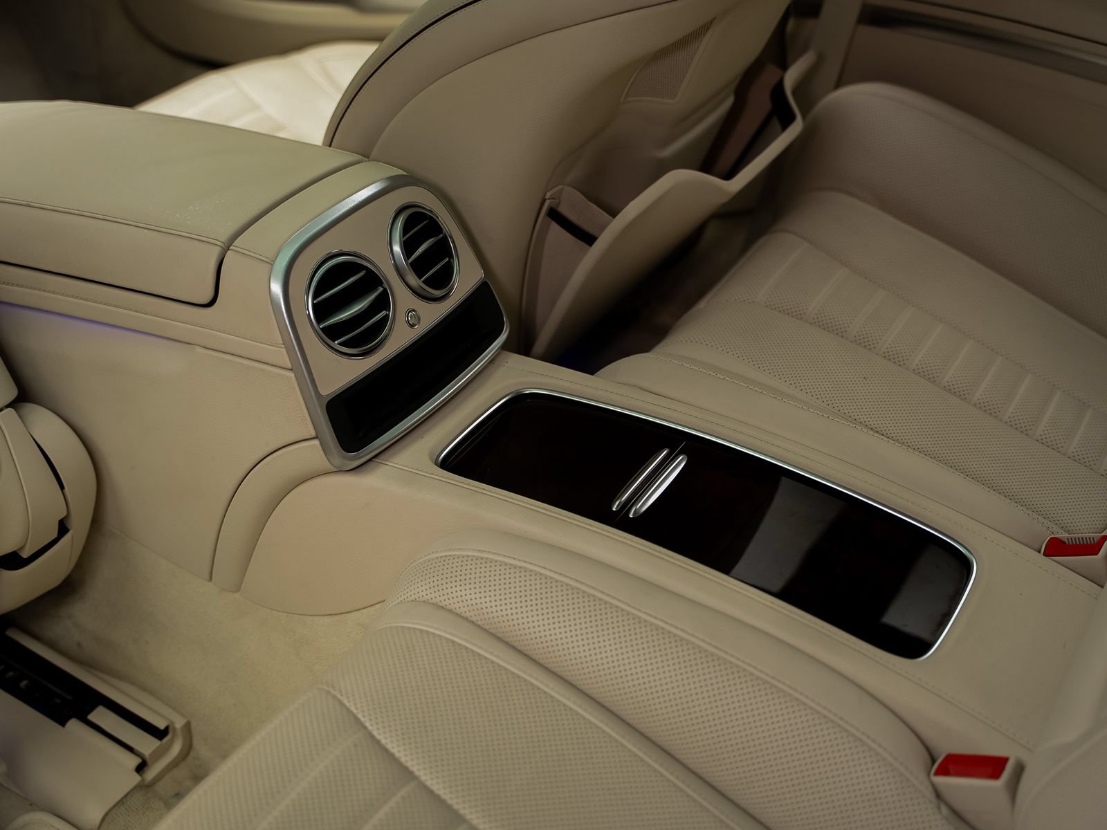 Used 2015 Mercedes-Benz S 550 4MATIC Coupe w/ Premium 1 Package image 40