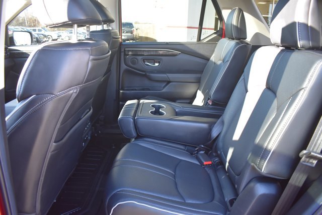 Used 2025 Honda Pilot Elite image 16