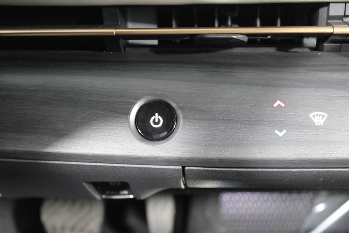 Used 2023 Nissan Ariya AWD image 18