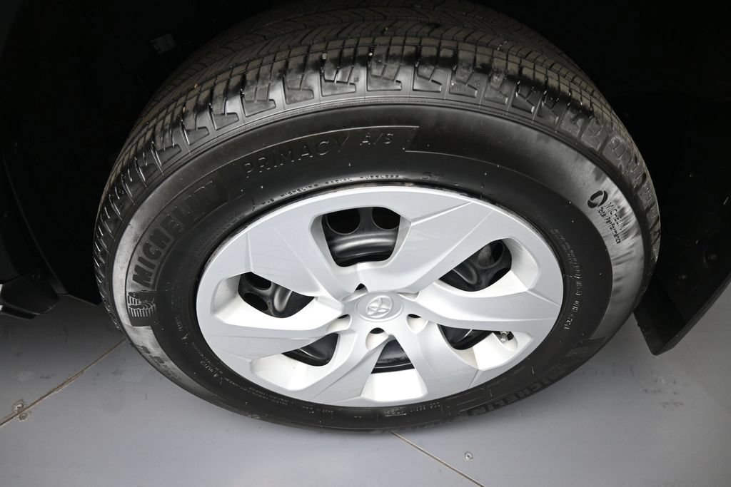 Certified 2024 Toyota RAV4 LE AWD/4WD image 15