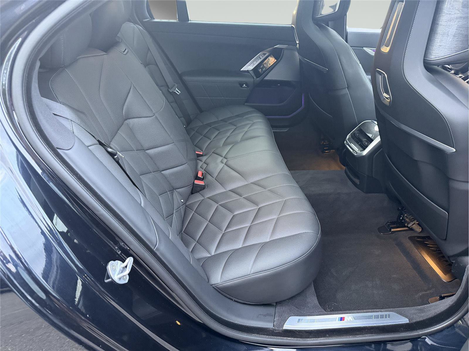 Used 2025 BMW 740i xDrive AWD/4WD image 30