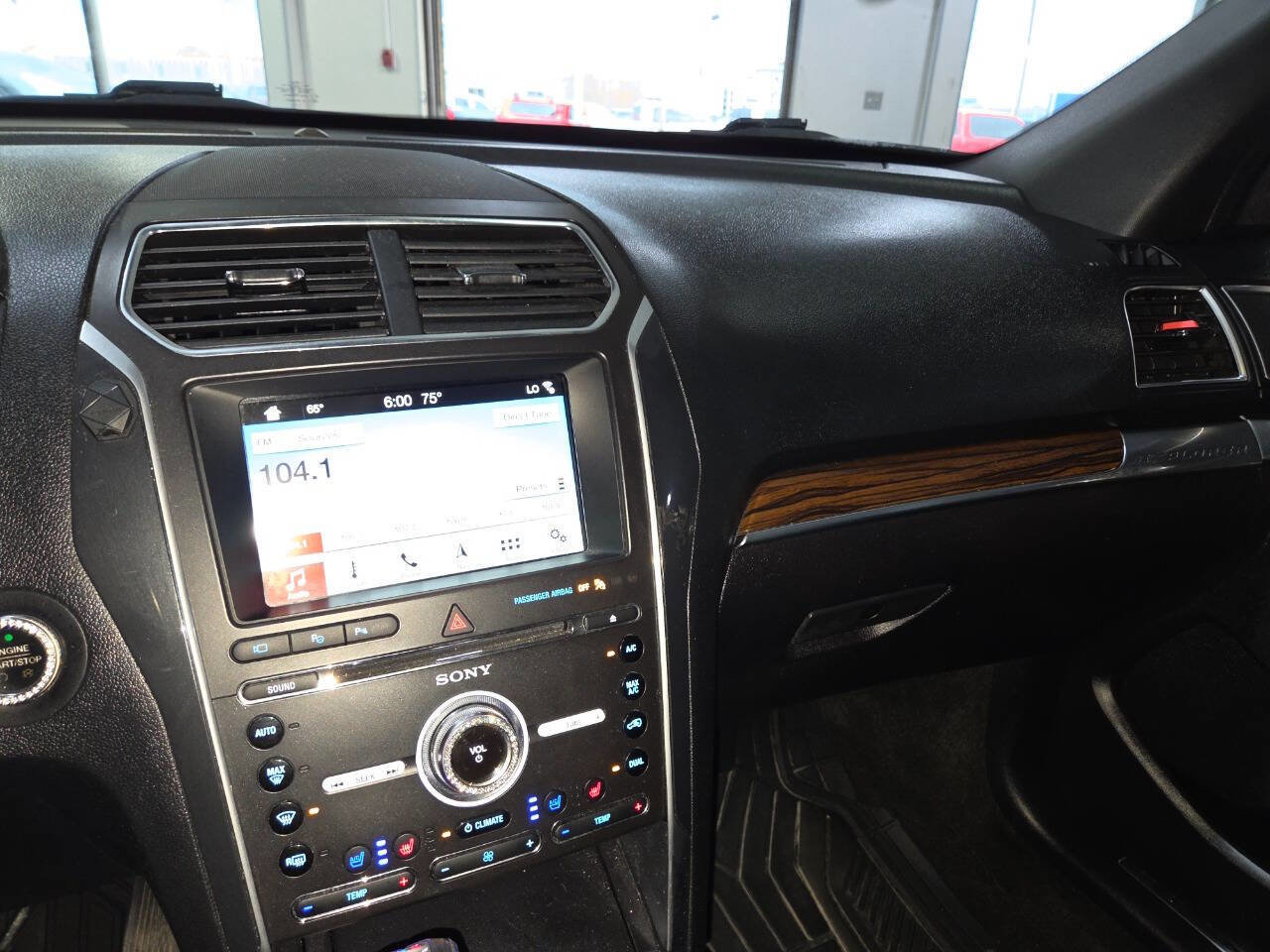 Used 2017 Ford Explorer Limited FWD image 38