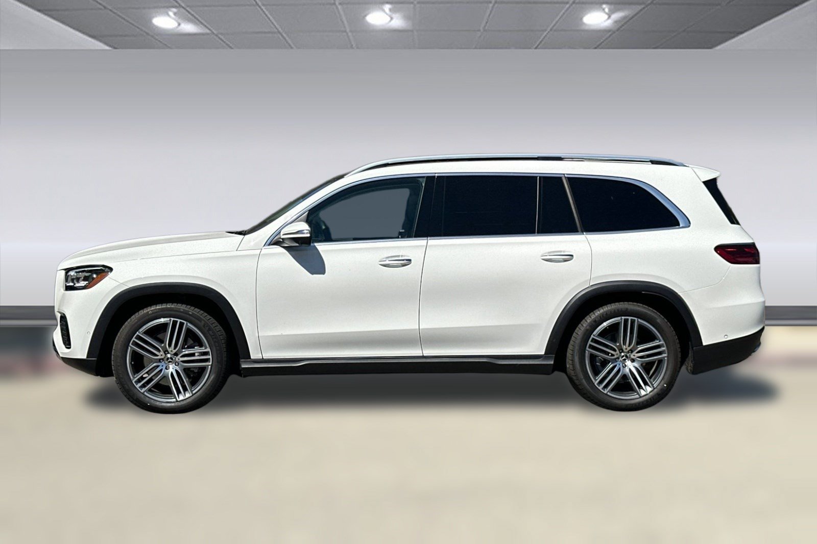 Used 2026 Mercedes-Benz GLS 450 4MATIC image 2