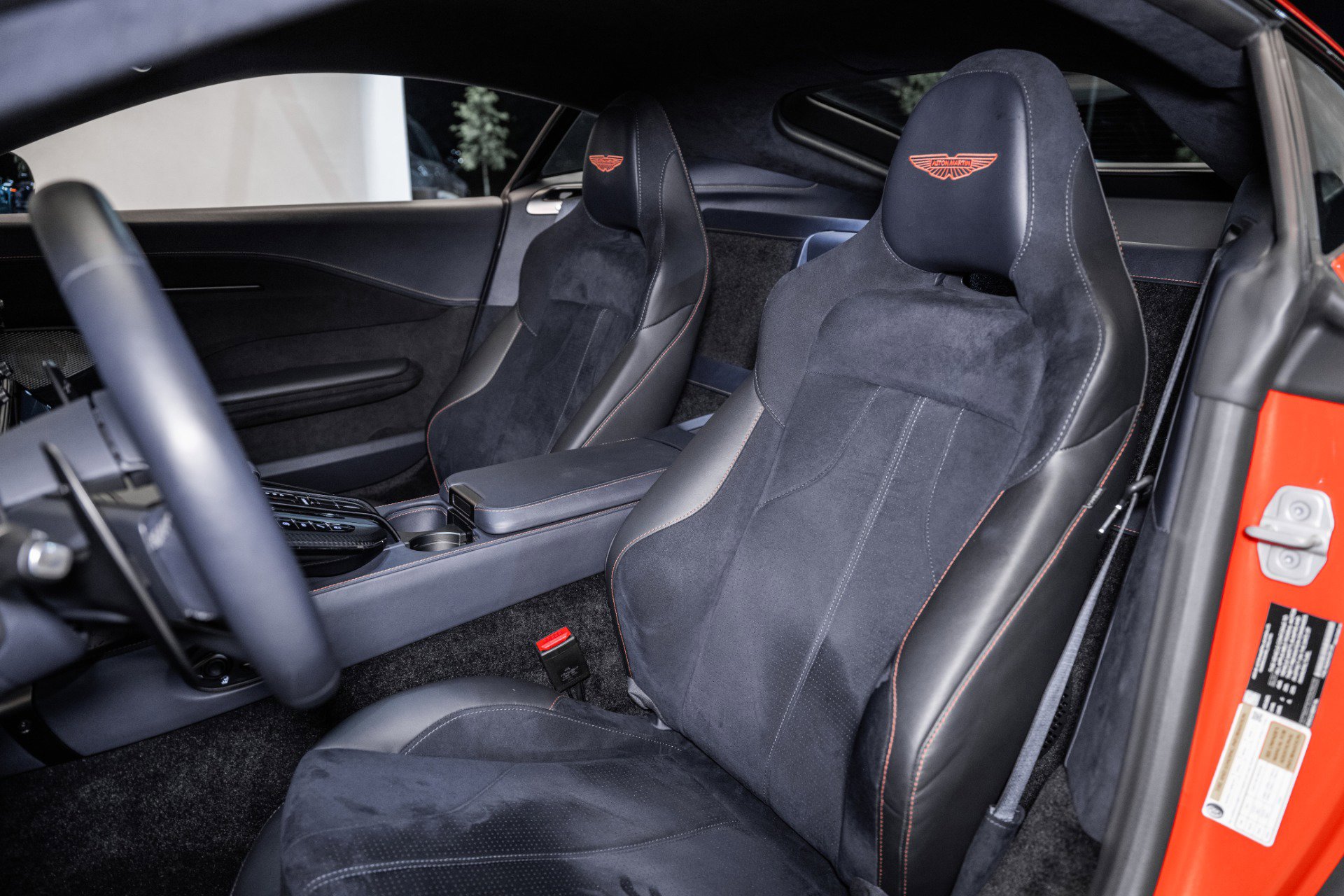 Used 2025 Aston Martin V8 Vantage Coupe image 12