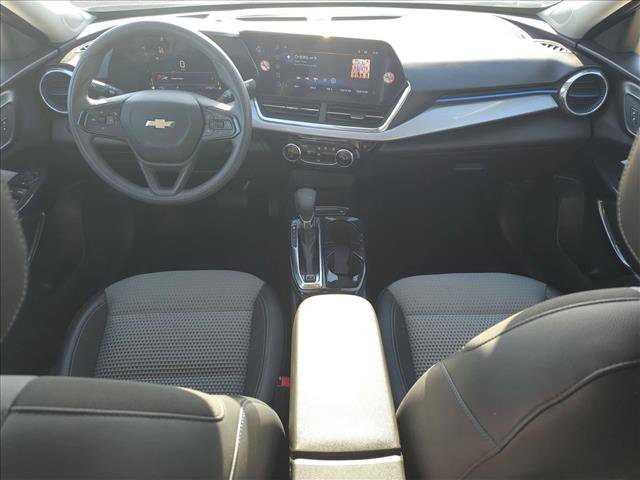 Used 2025 Chevrolet Trax LT image 15