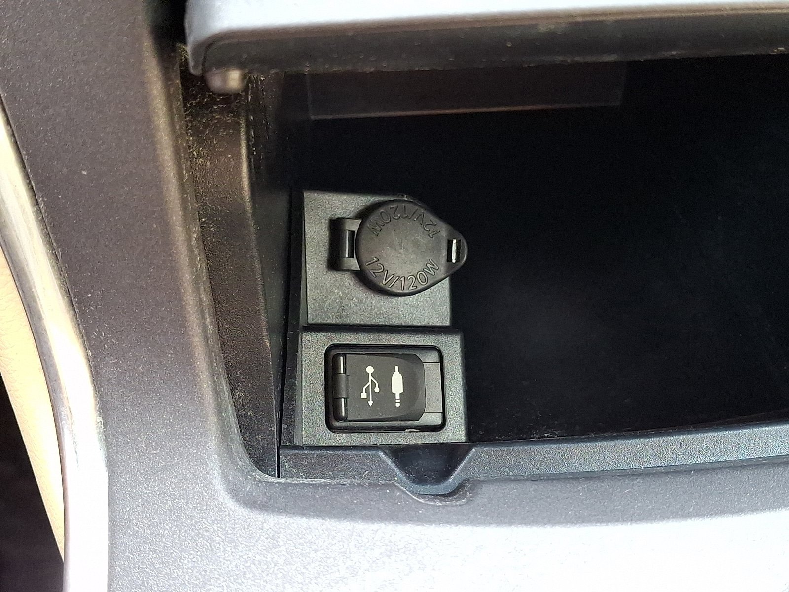 Used 2016 Toyota Camry LE FWD image 23