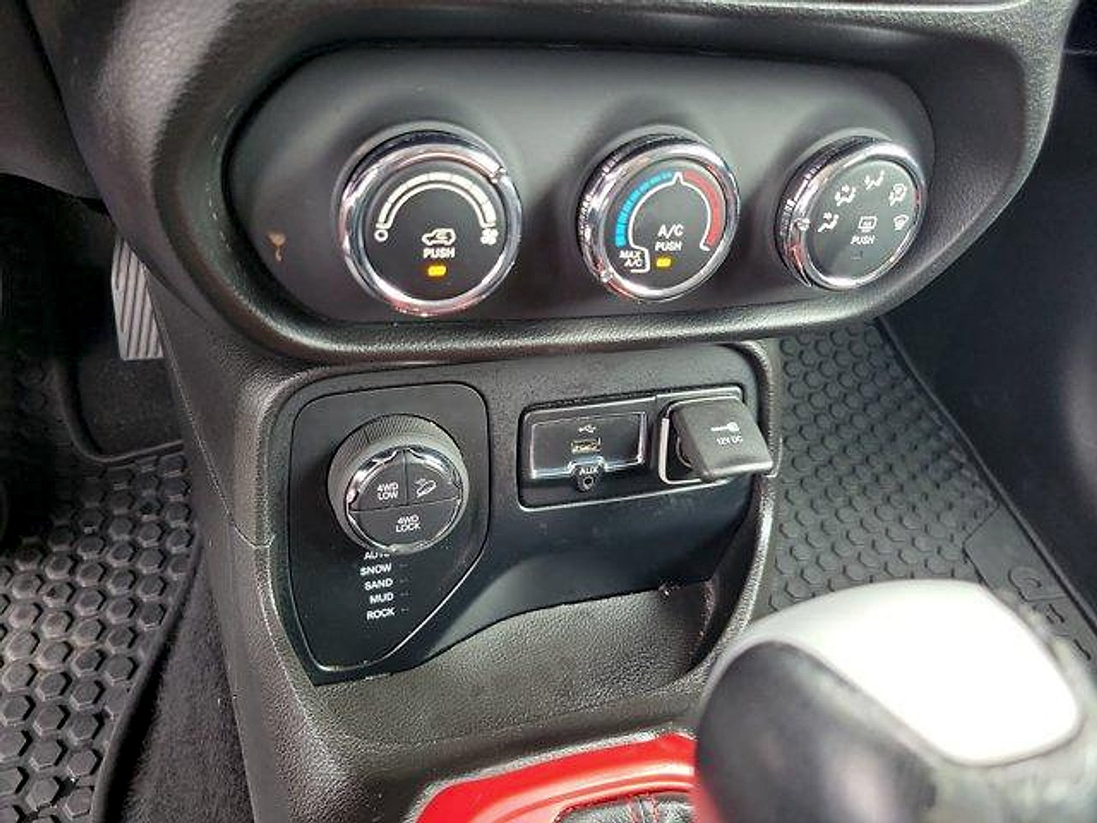 Certified 2017 Jeep Renegade Trailhawk AWD/4WD image 36