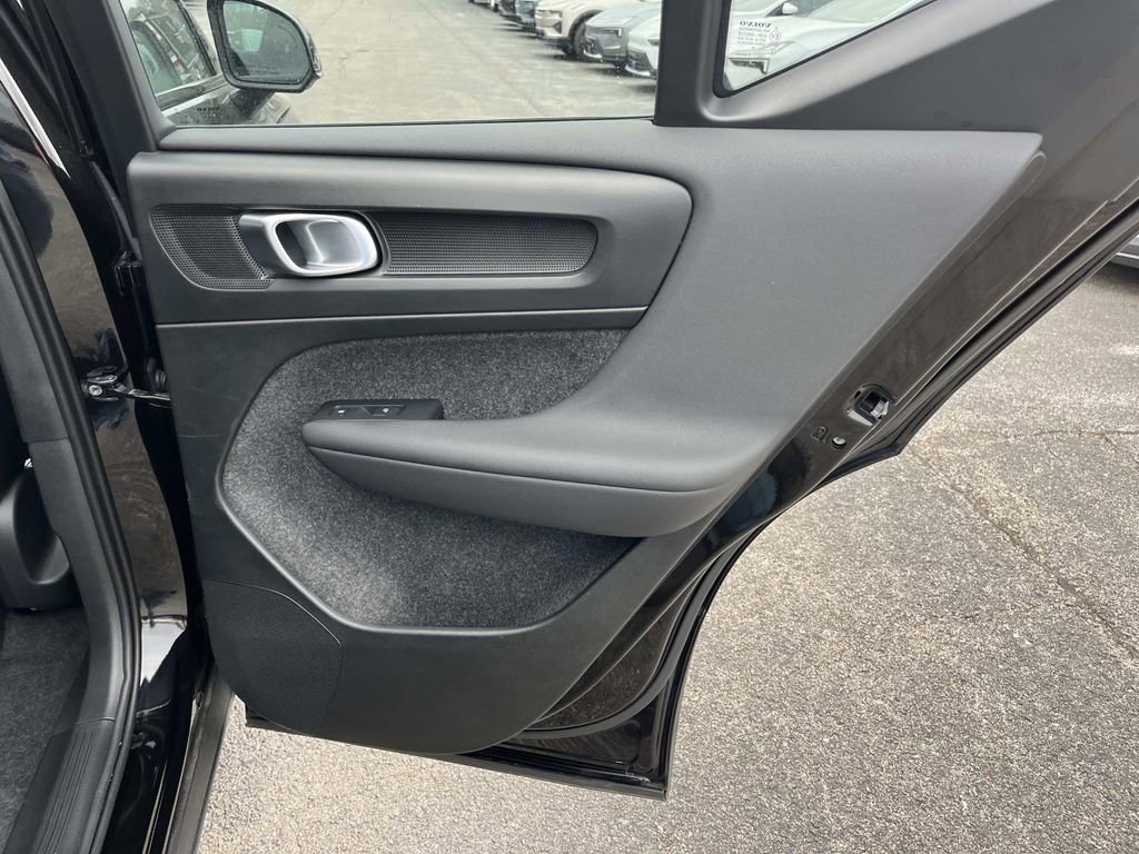 Used 2025 Volvo XC40 B5 Plus w/ Protection Package Premier image 20