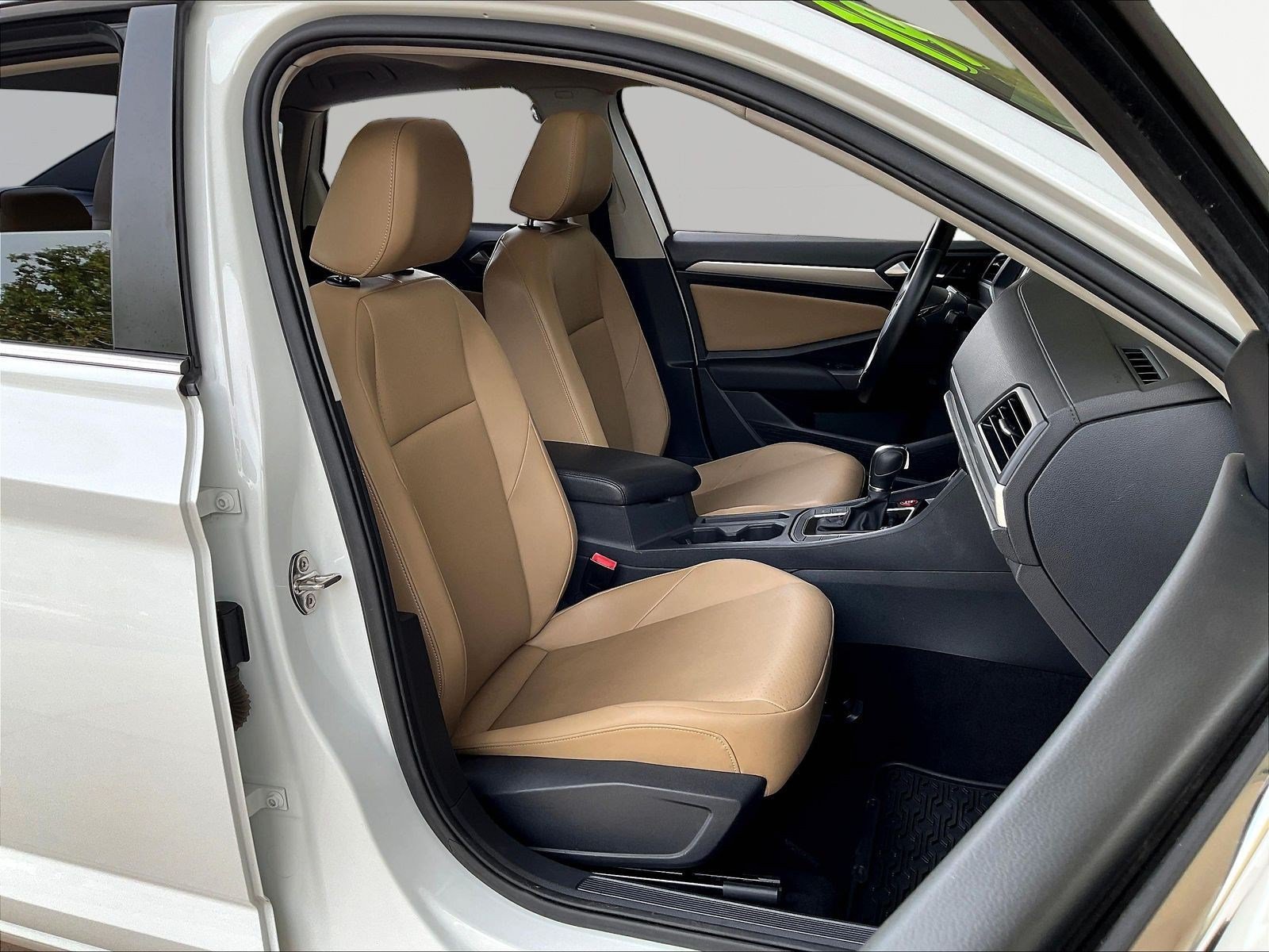 Used 2019 Volkswagen Jetta SE w/ Cold Weather Package FWD image 28
