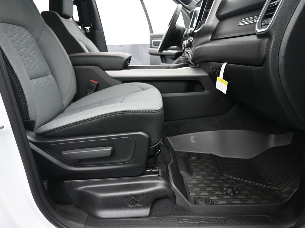 New 2026 RAM 1500 4x4 Crew Cab image 21