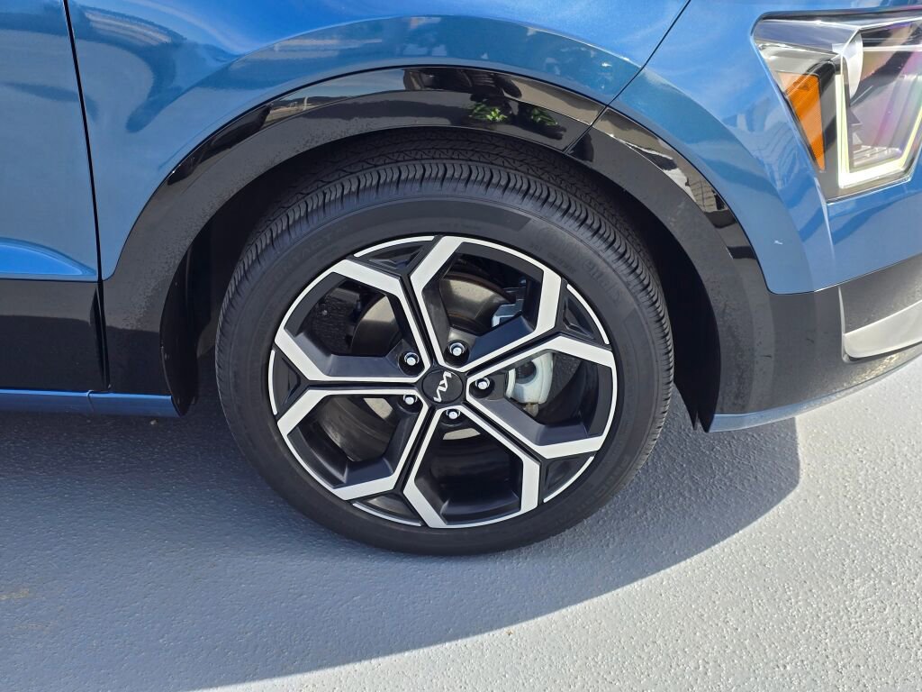 Used 2024 Kia Niro EX Touring image 11