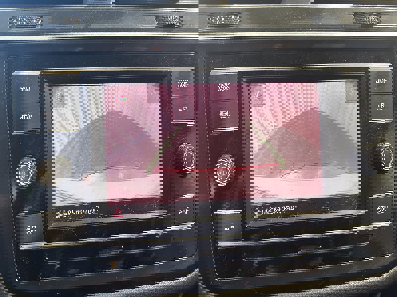 Used 2018 Volkswagen Tiguan S image 26