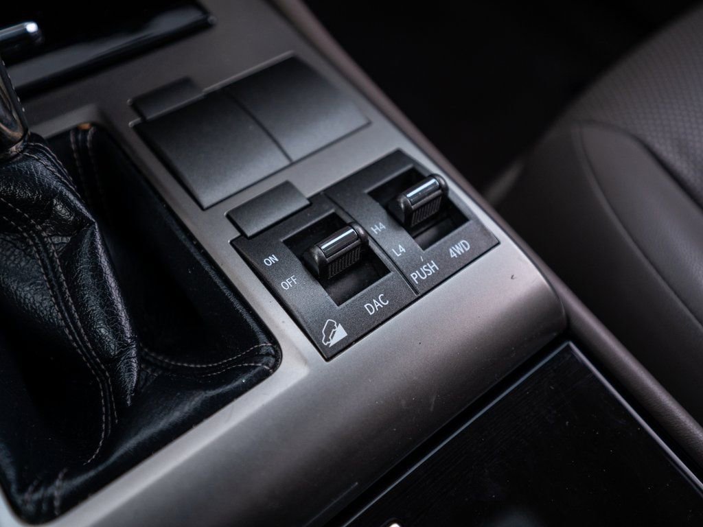 Used 2018 Lexus GX 460 image 32