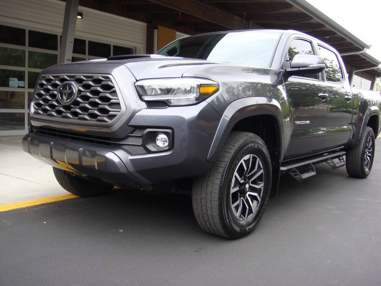 Used 2023 Toyota Tacoma TRD Sport AWD/4WD image 4