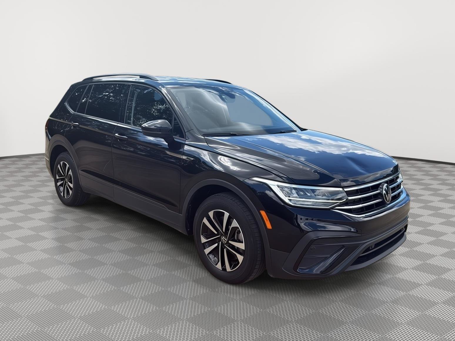 Used 2024 Volkswagen Tiguan S image 7