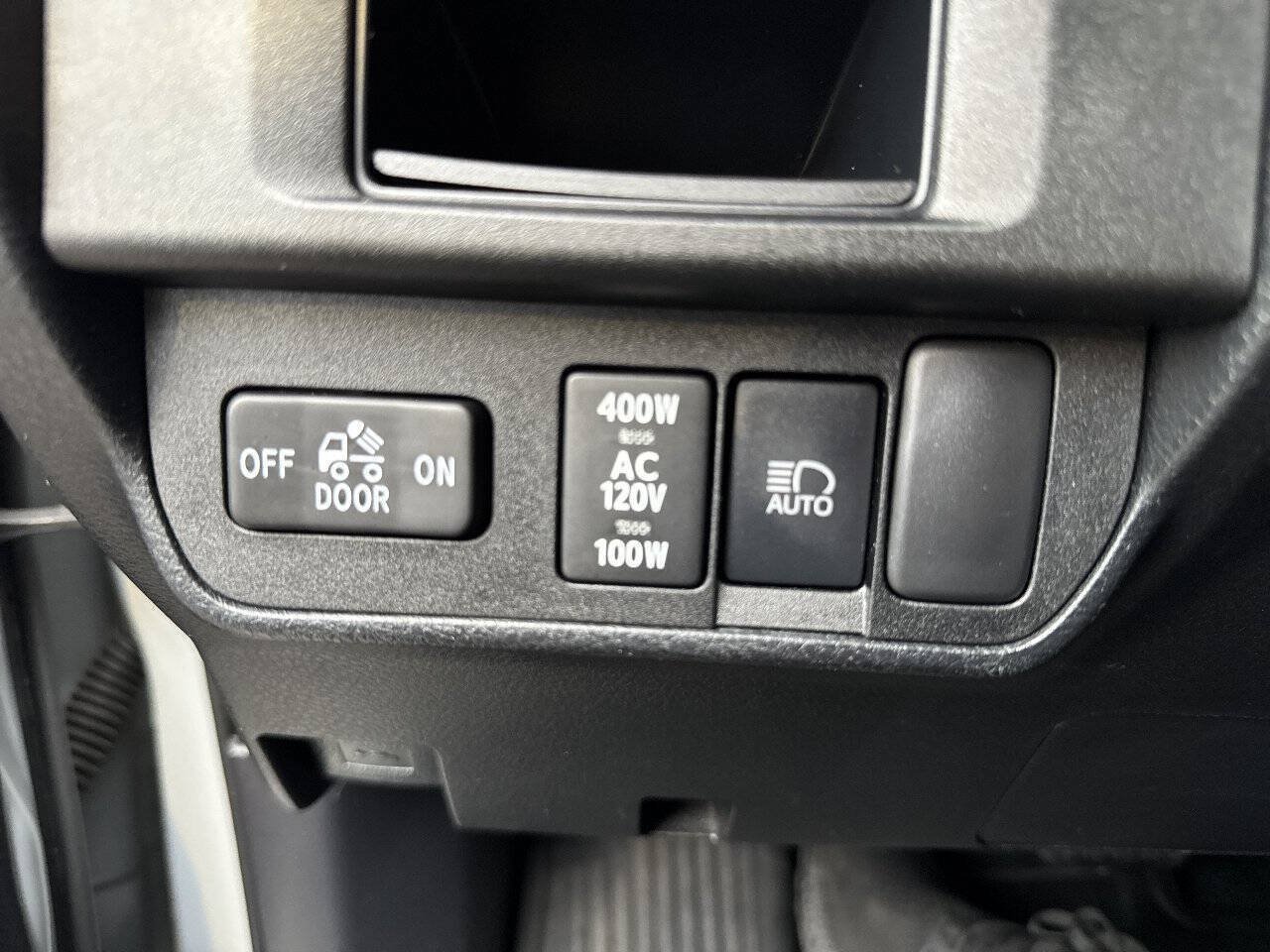 Used 2019 Toyota Tacoma TRD Sport AWD/4WD image 32