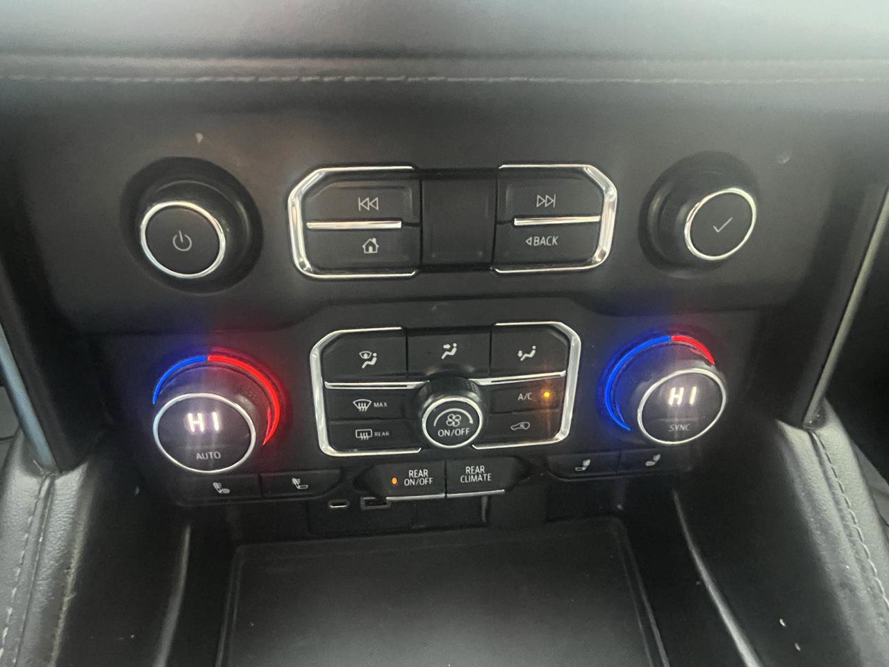 Used 2021 Chevrolet Suburban Z71 AWD/4WD image 13