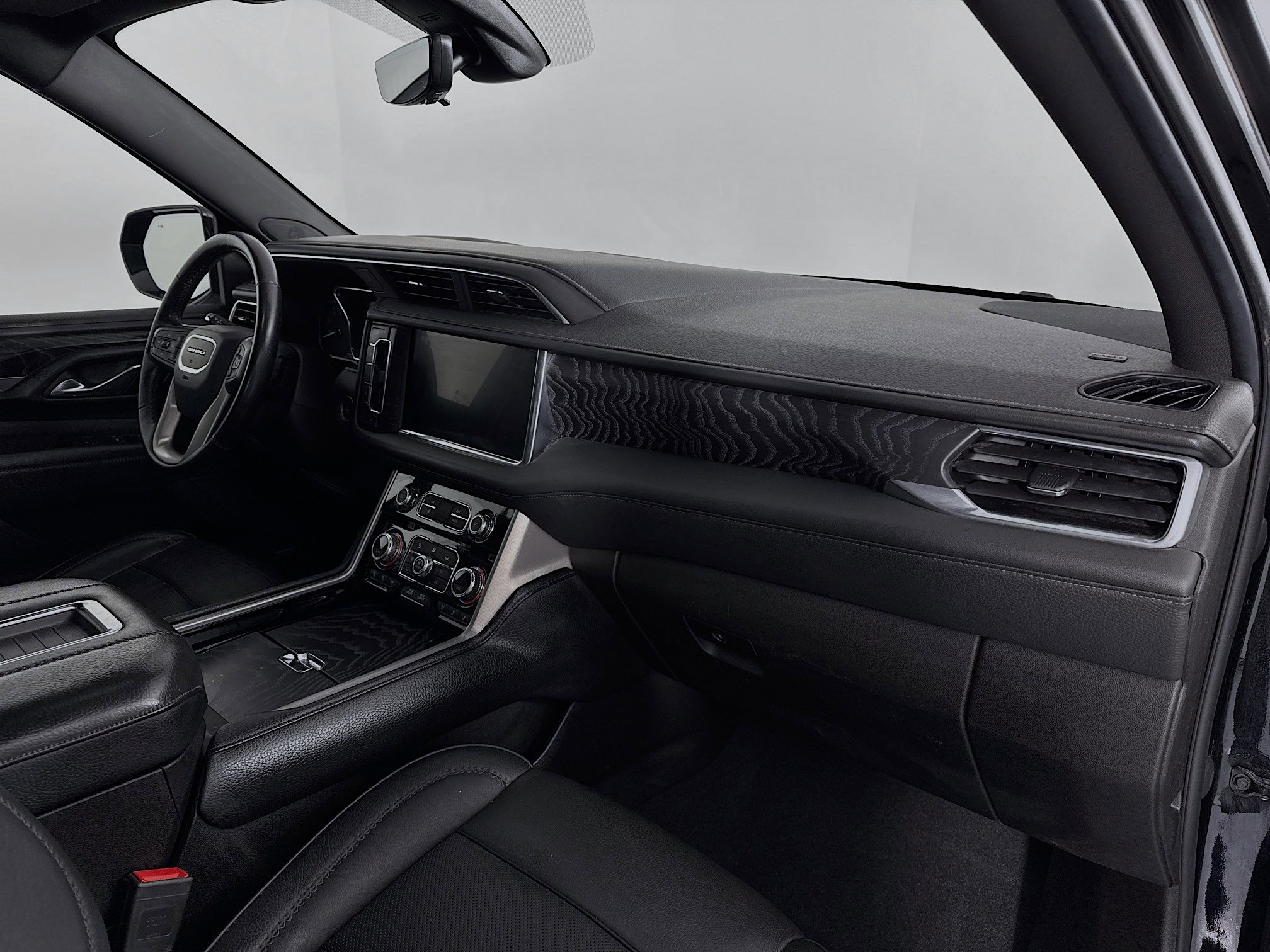 Used 2021 GMC Yukon Denali w/ Denali Ultimate Package image 32