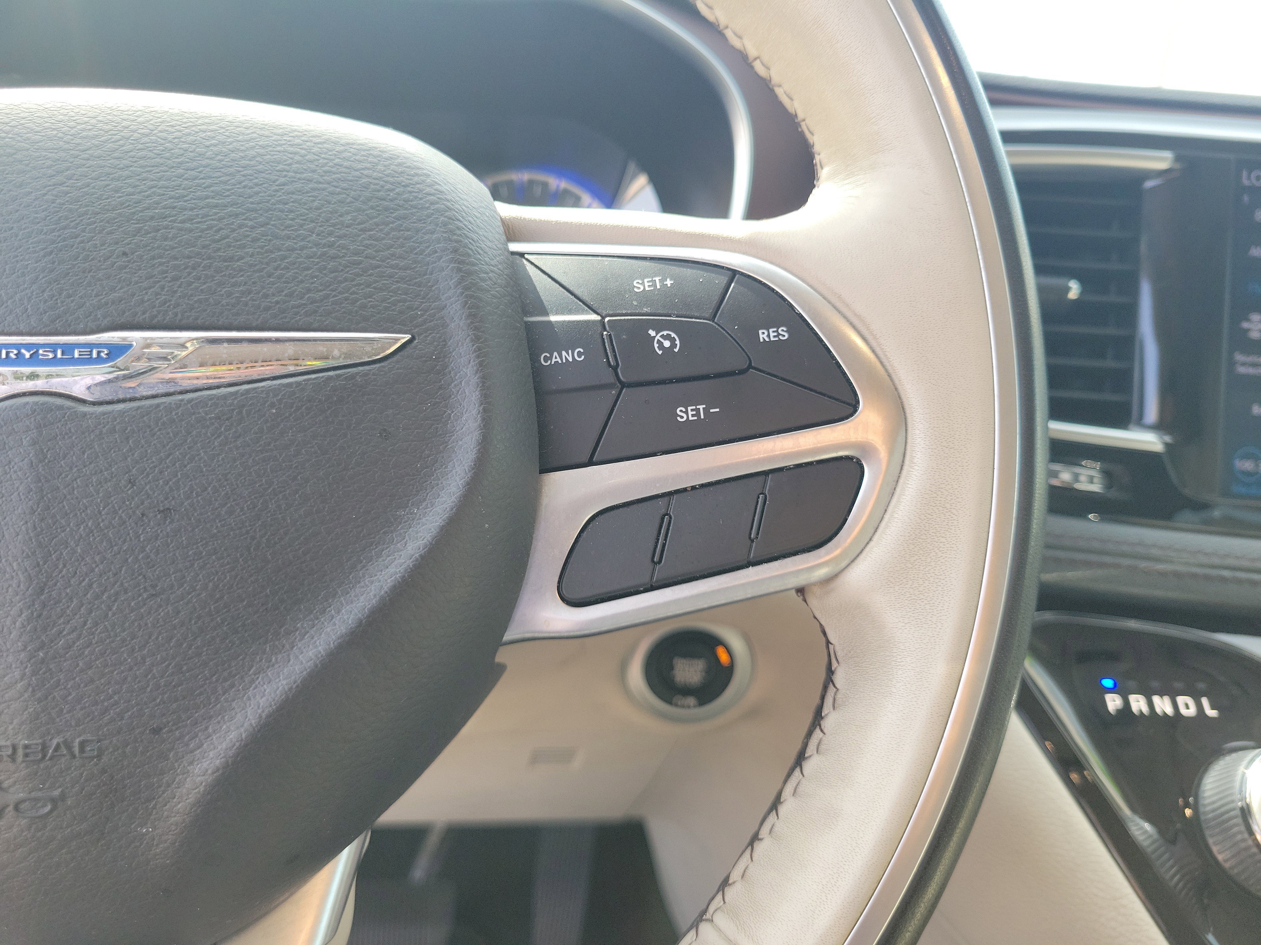 Used 2020 Chrysler Pacifica Limited FWD image 31